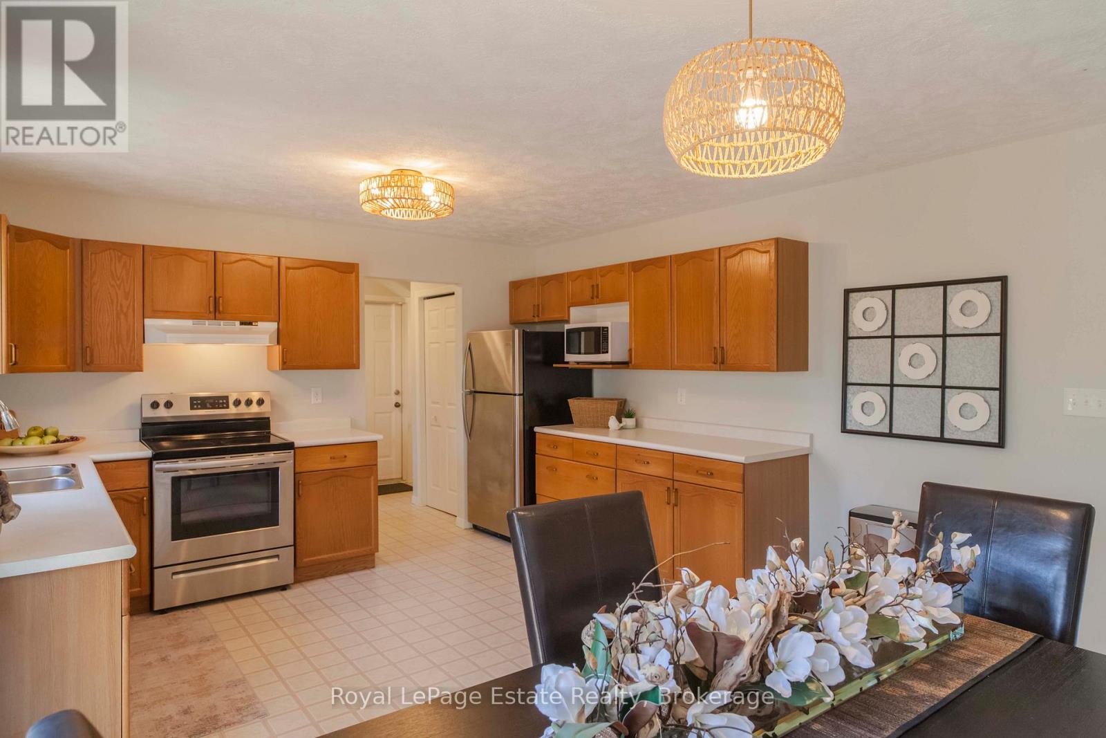 21 SAUBLE WOODS CRESCENT - 29