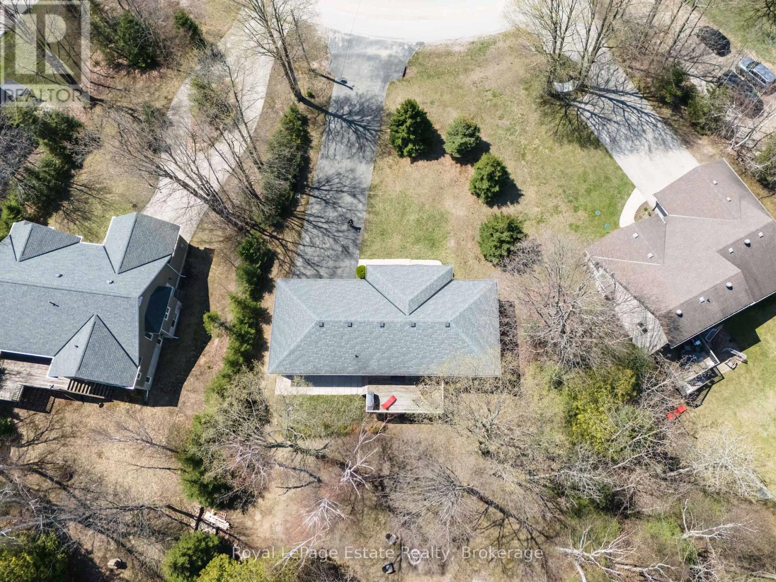 21 SAUBLE WOODS CRESCENT - 44