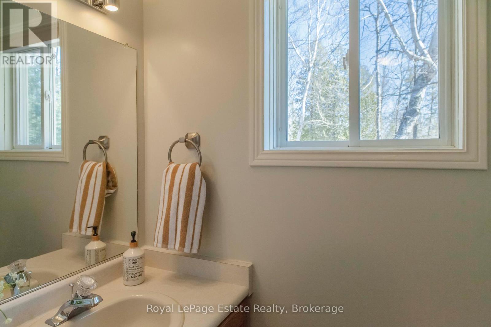 21 SAUBLE WOODS CRESCENT - 36