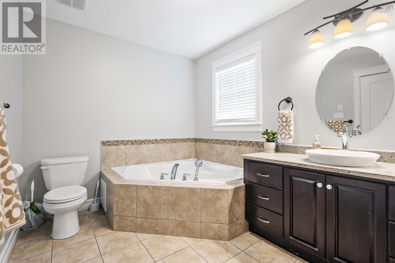 76 PEBBLECREEK Crescent - 18