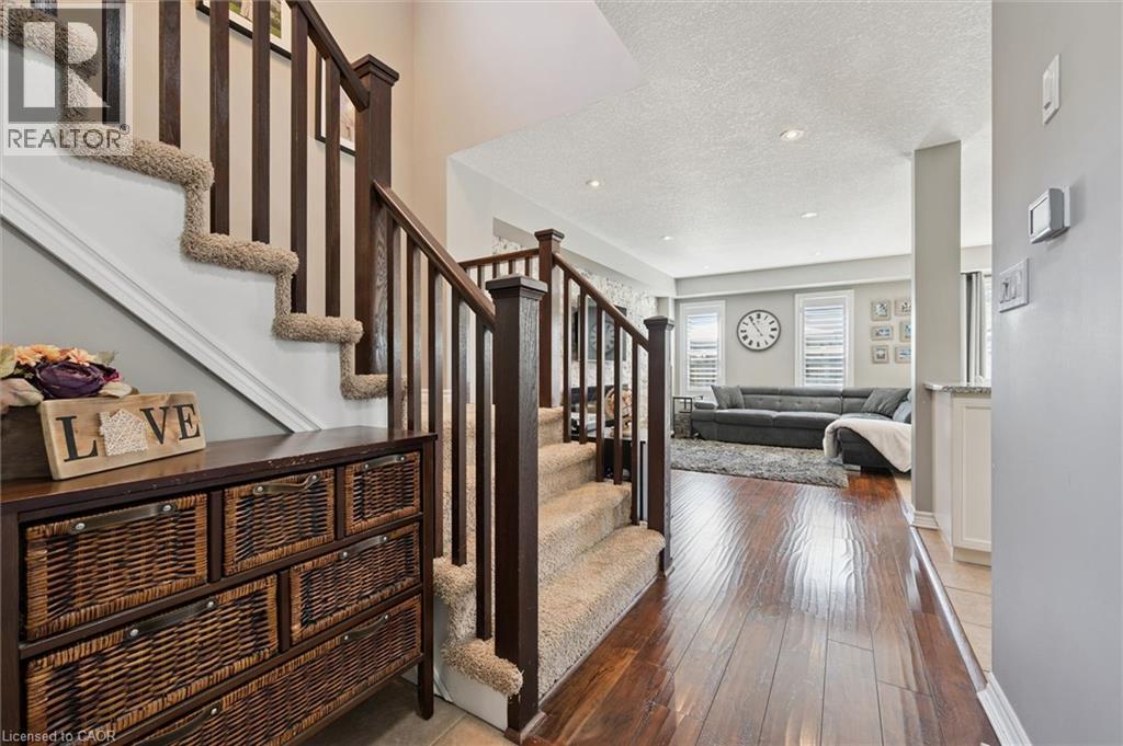 43 CAPTAIN MCCALLUM Drive, New Hamburg, Ontario, N3A0B6 — Photo 4