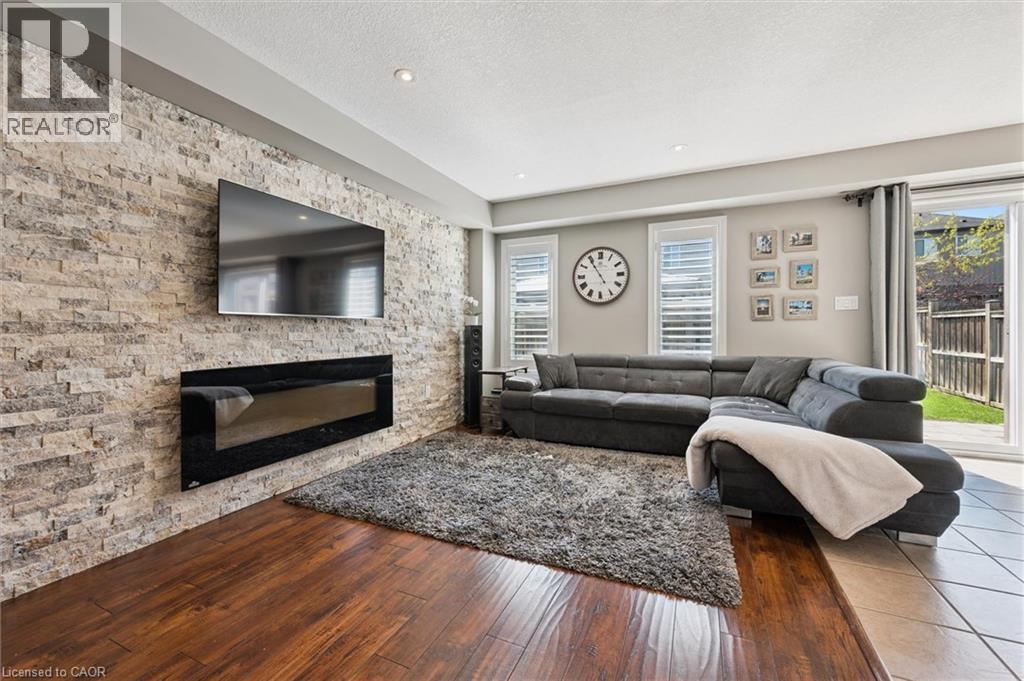 43 CAPTAIN MCCALLUM Drive, New Hamburg, Ontario, N3A0B6 — Photo 5