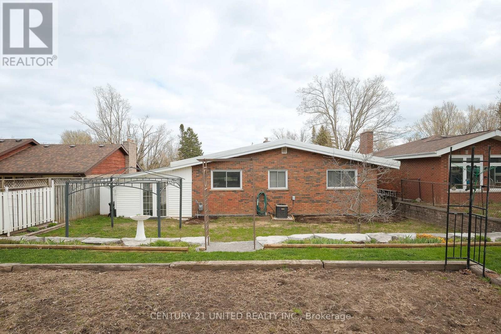 1366 LEIGHTON ROAD - 36