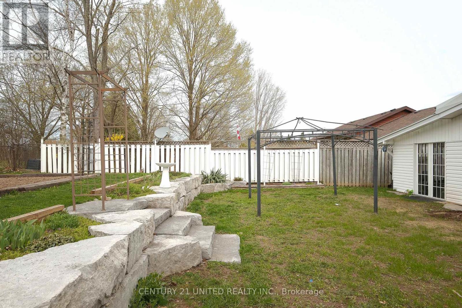 1366 LEIGHTON ROAD - 38