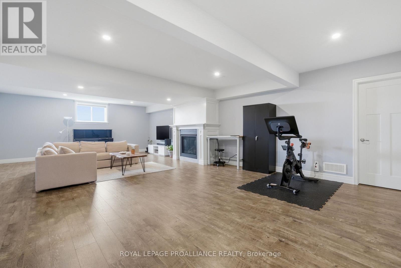 27 BLOSSOM COURT - 28