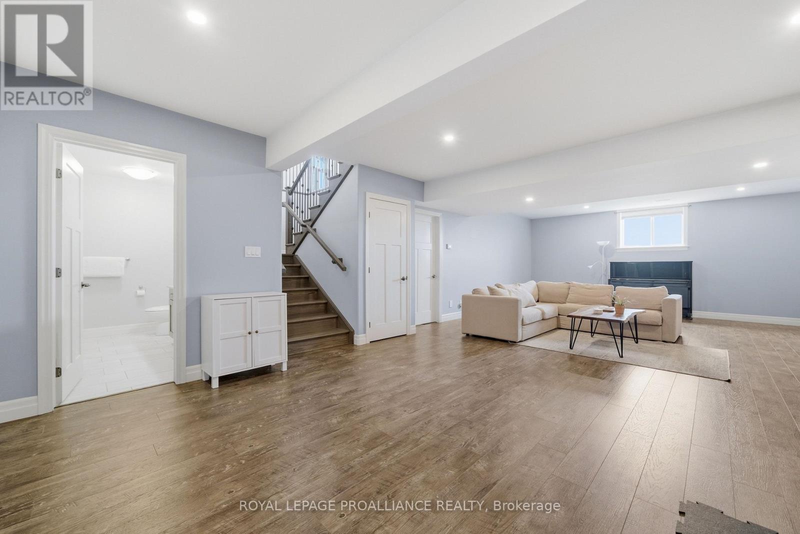 27 BLOSSOM COURT - 29