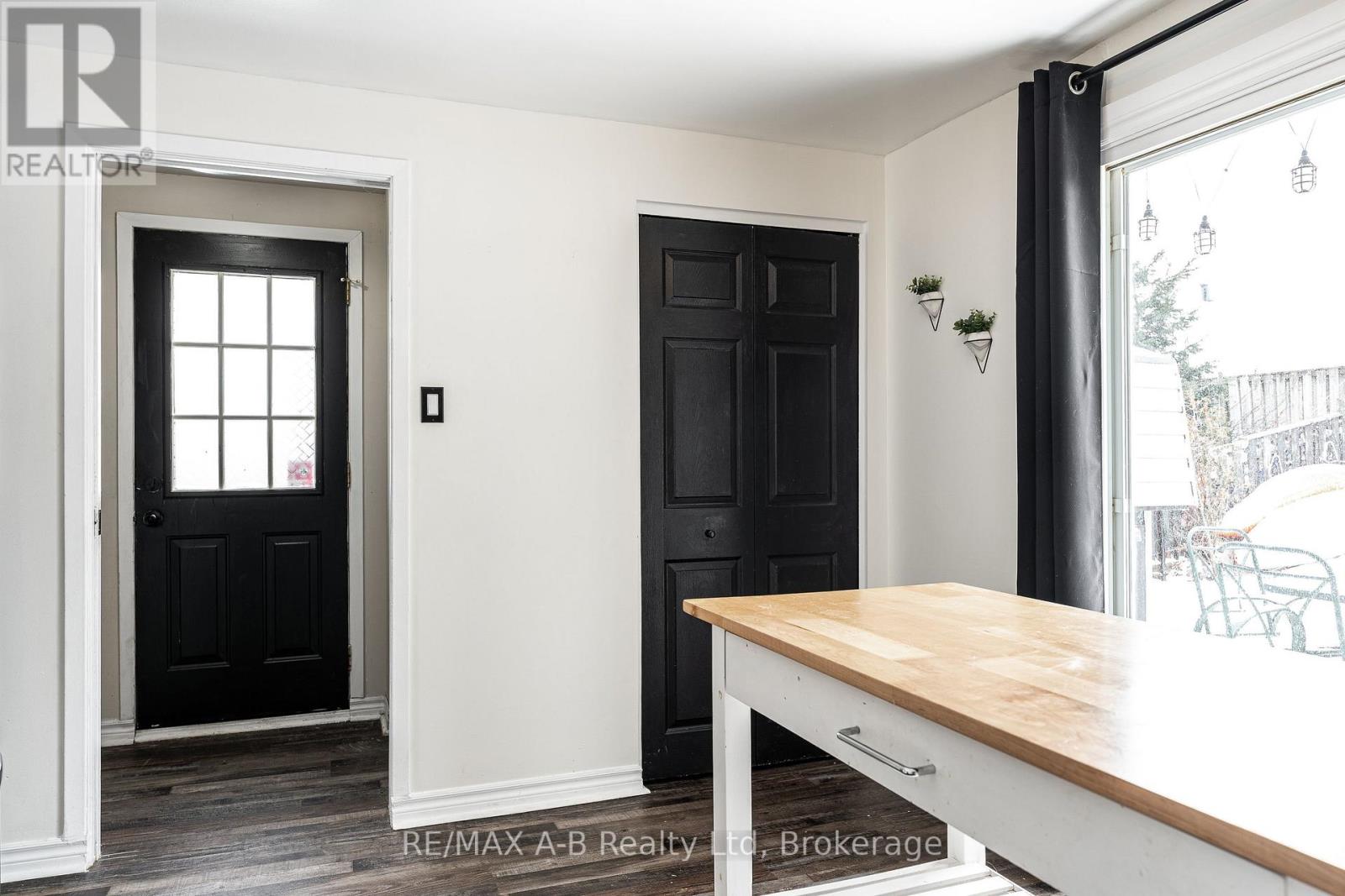 651 DEVON STREET - 20