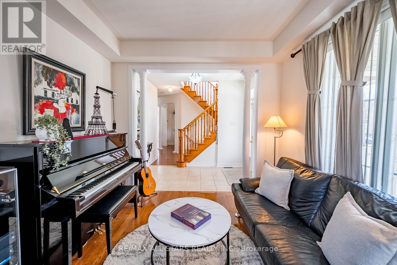 2 MANTLE AVENUE - 12