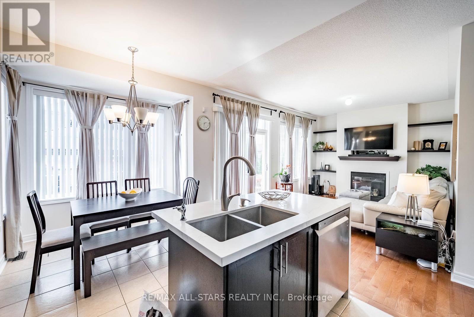 2 MANTLE AVENUE - 18