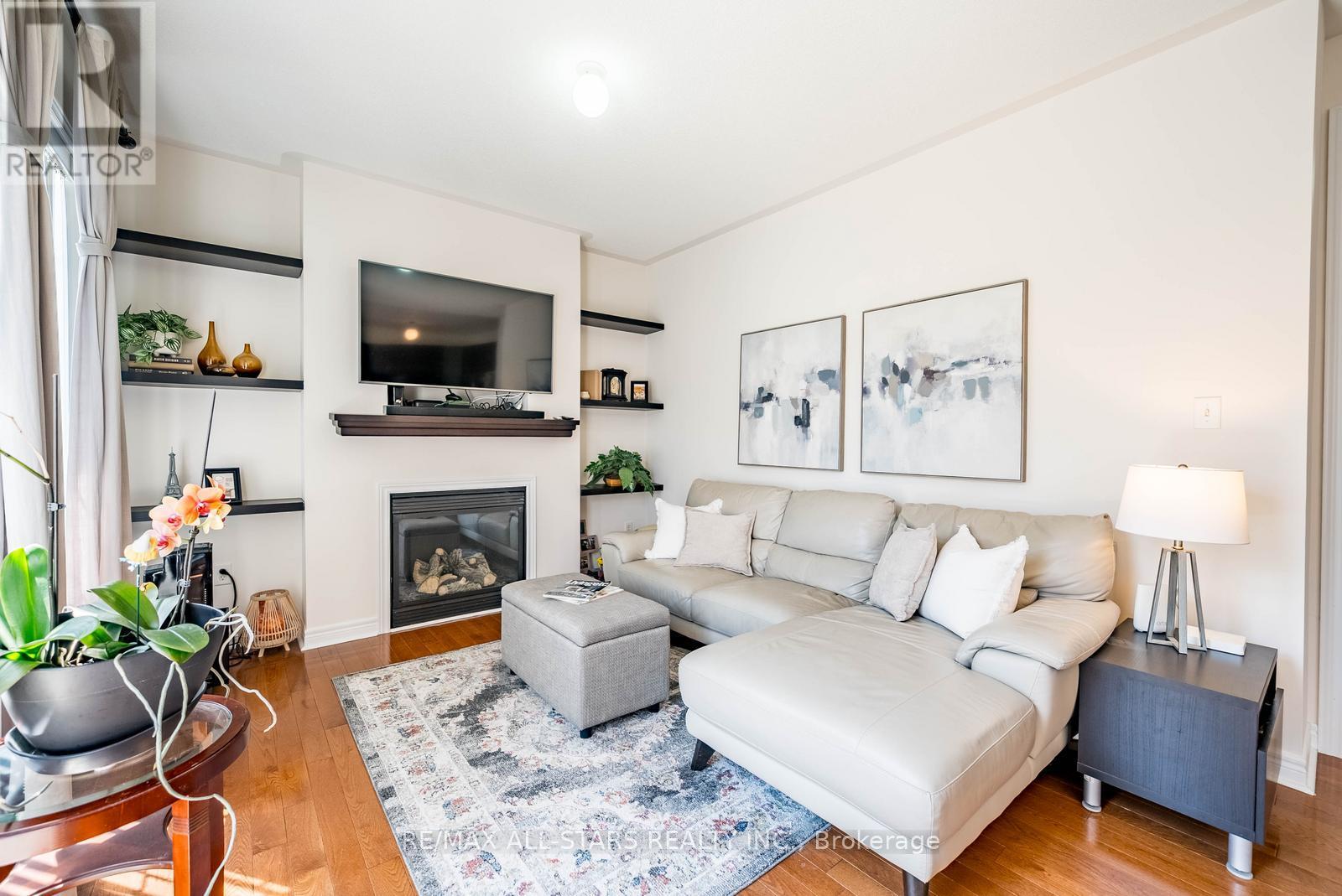 2 MANTLE AVENUE - 19