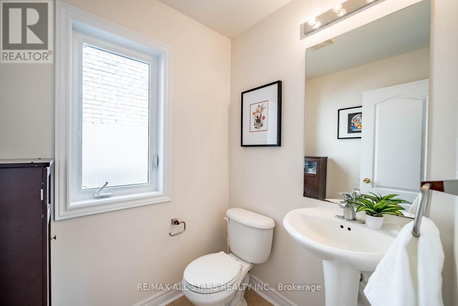 2 MANTLE AVENUE - 21