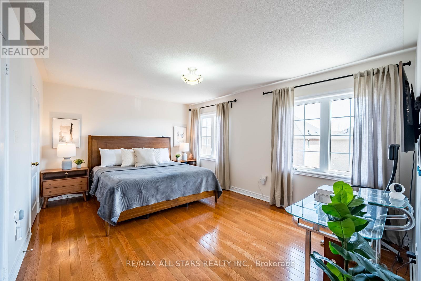 2 MANTLE AVENUE - 22