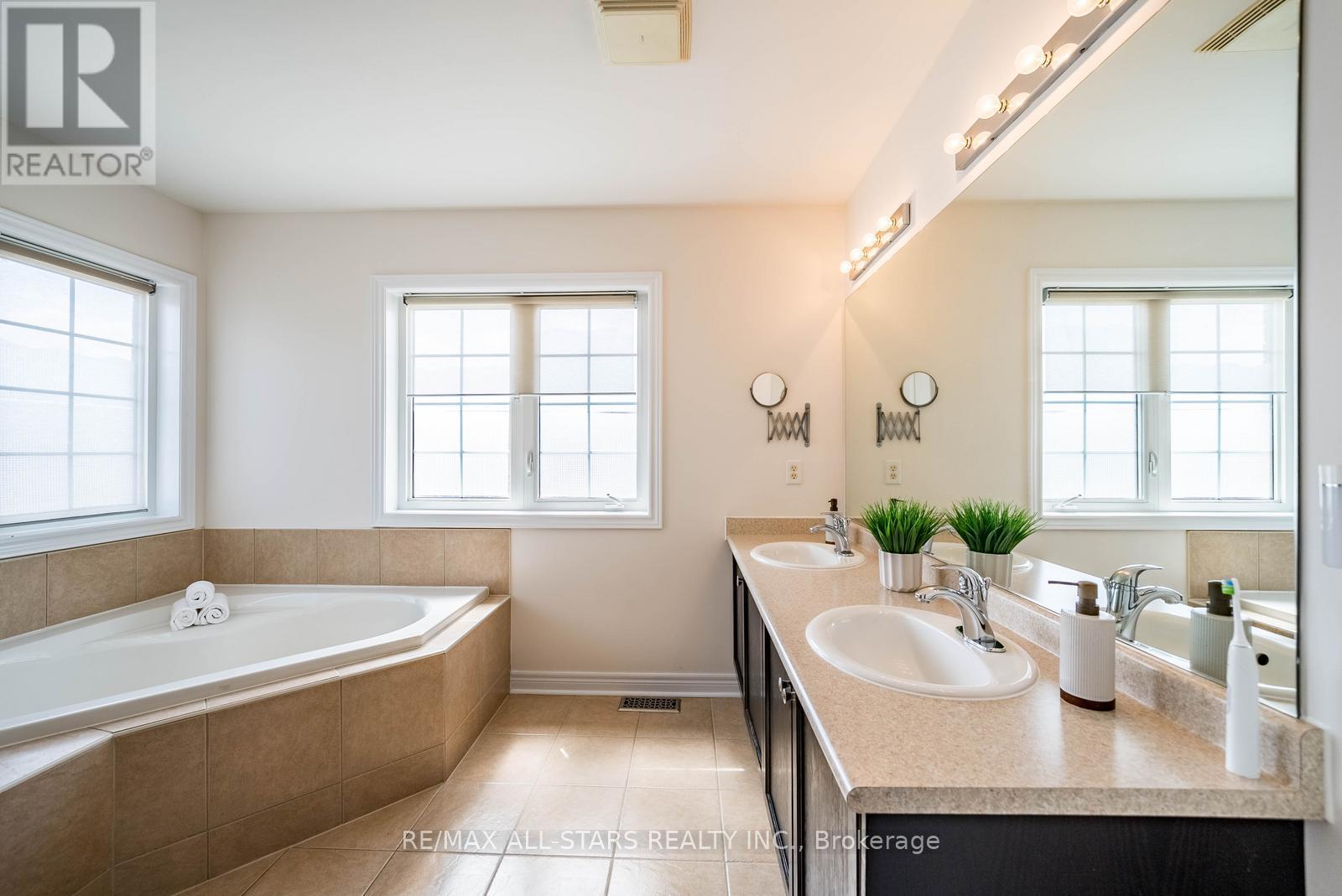 2 MANTLE AVENUE - 24
