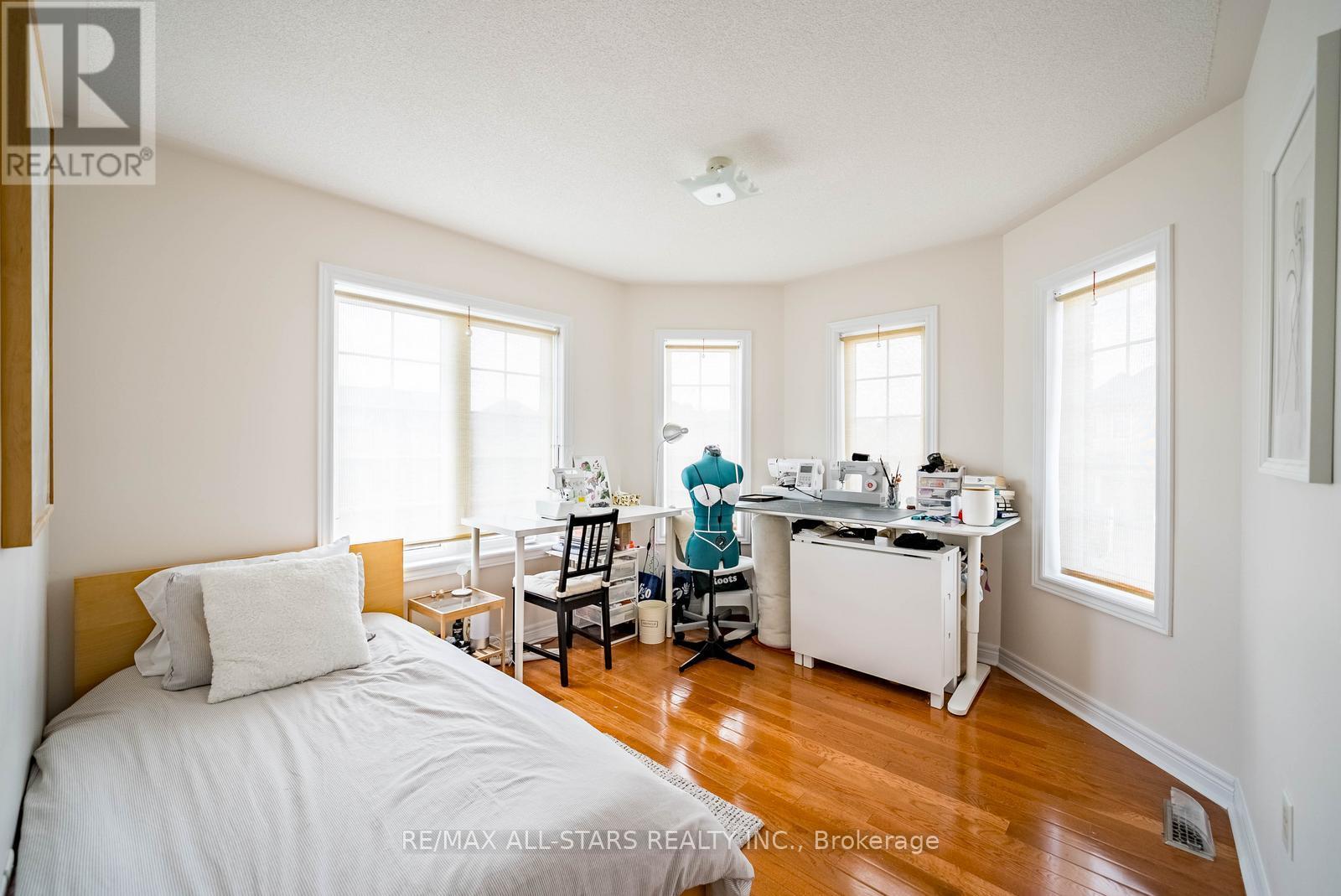 2 MANTLE AVENUE - 26