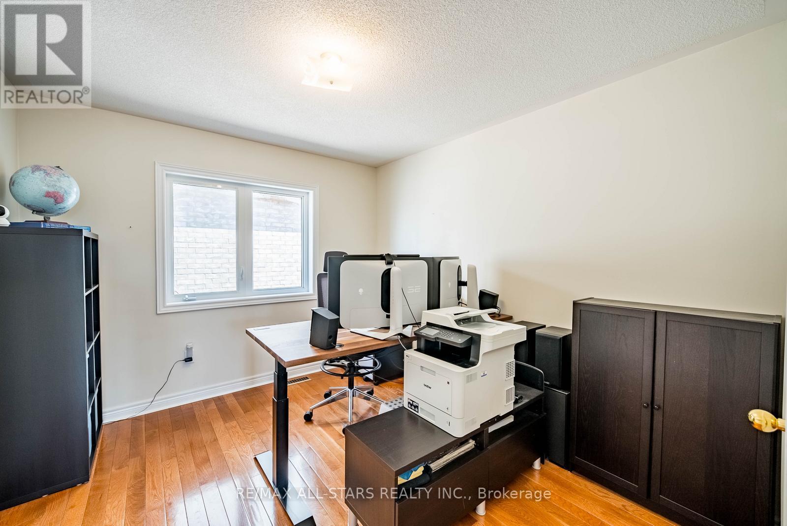 2 MANTLE AVENUE - 29