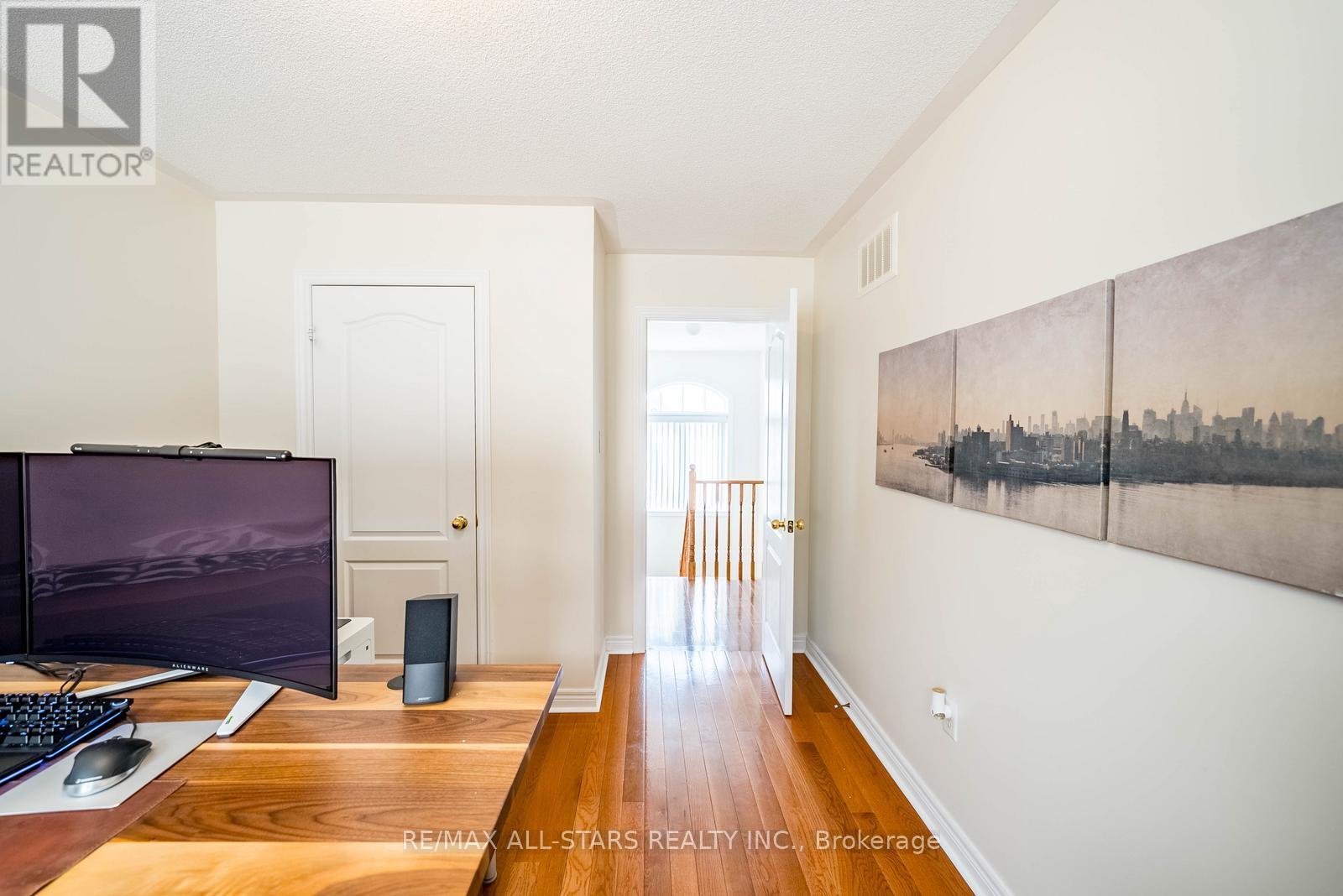 2 MANTLE AVENUE - 30