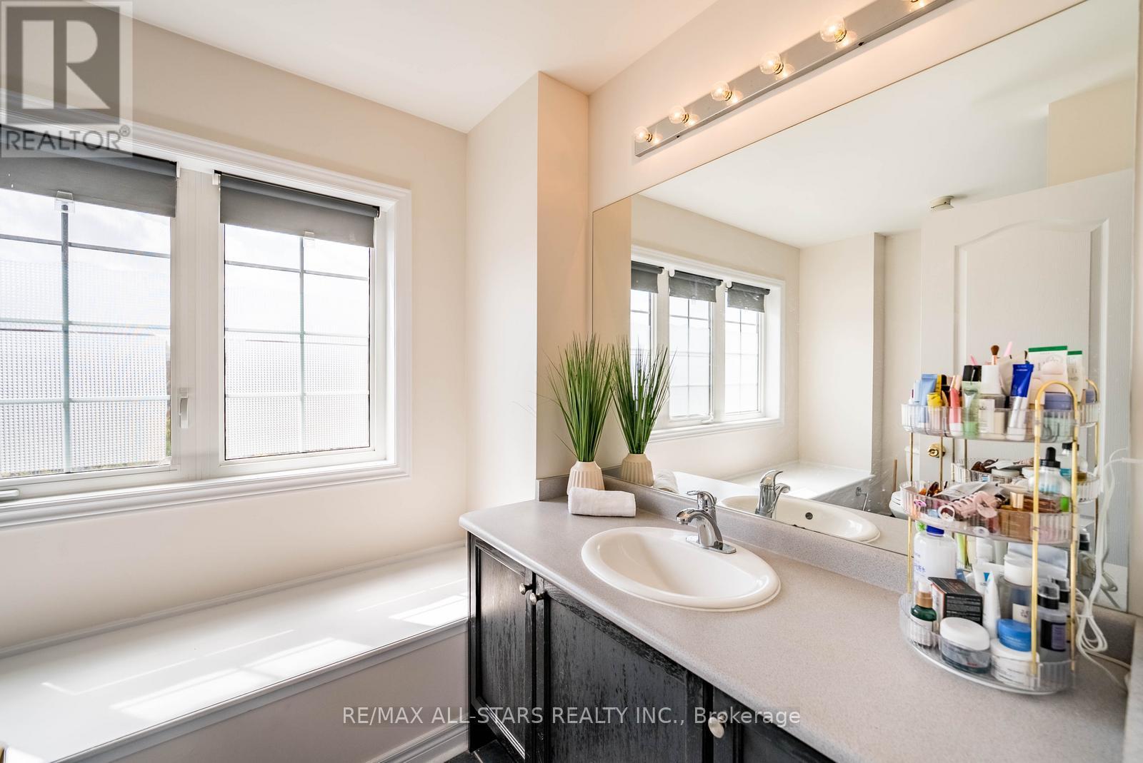 2 MANTLE AVENUE - 31