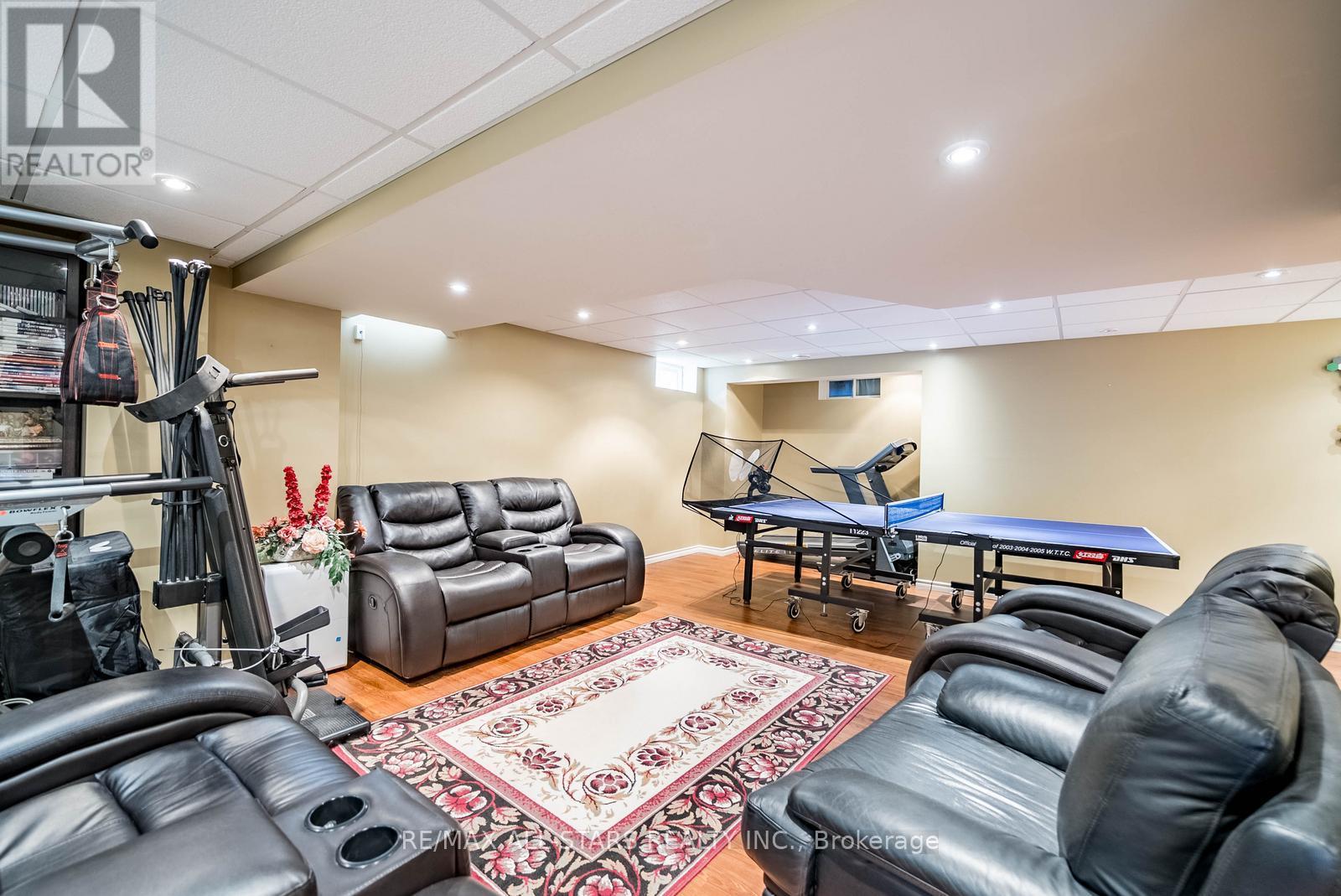 2 MANTLE AVENUE - 34