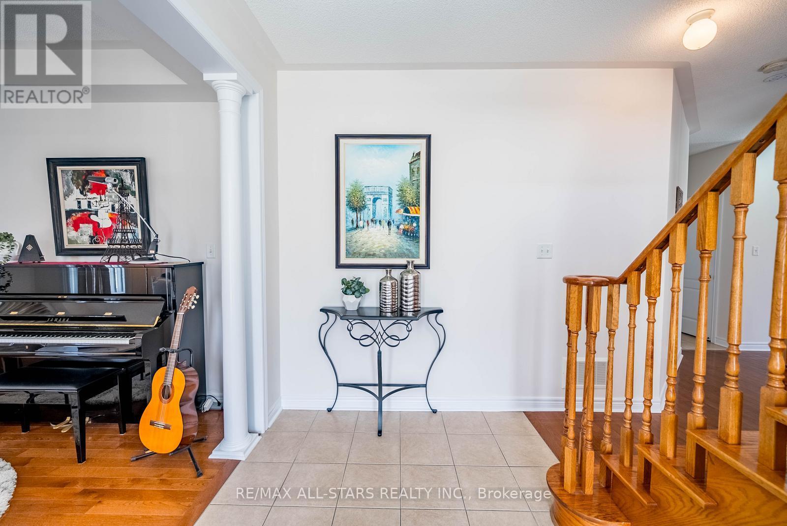 2 MANTLE AVENUE - 48