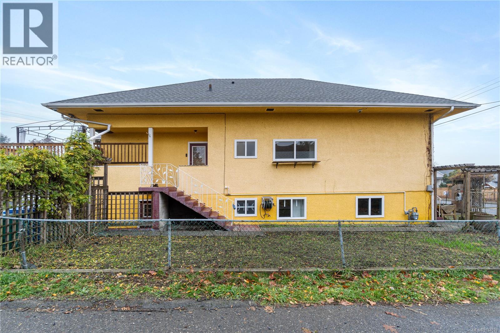 534 Nicol St - 1