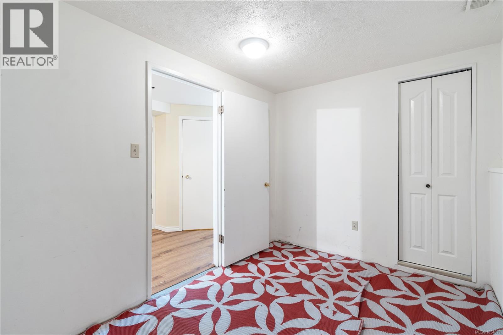 534 Nicol St - 44