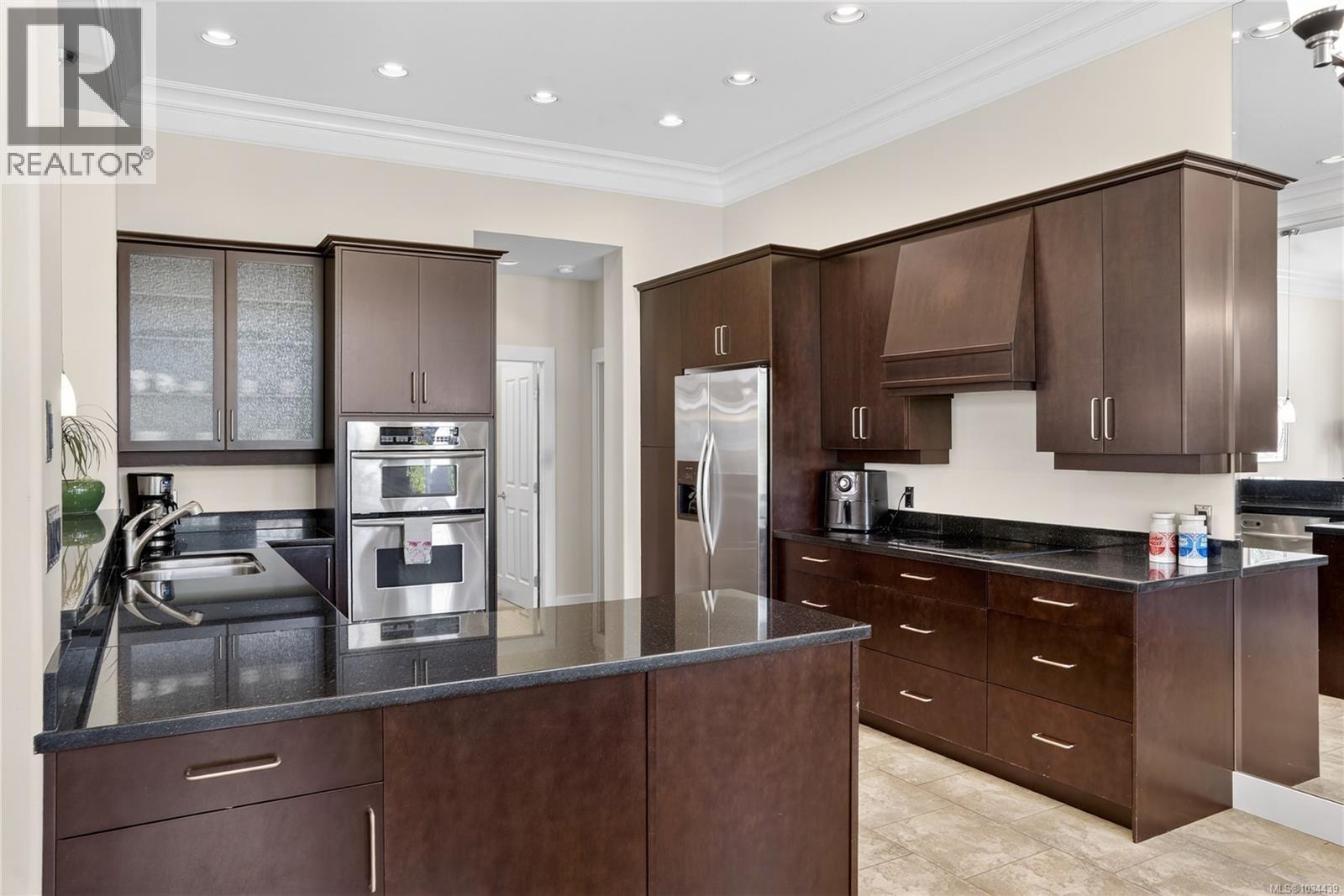 1415 Madeira Ave - 11