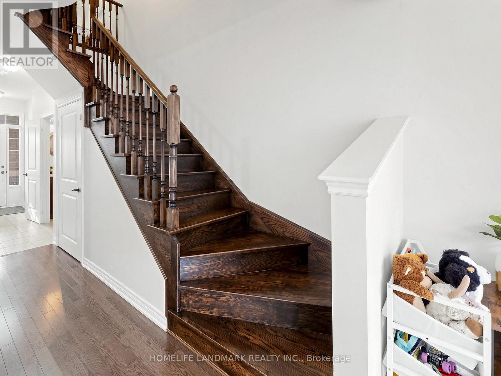 31 TRUE BLUE CRESCENT - 18