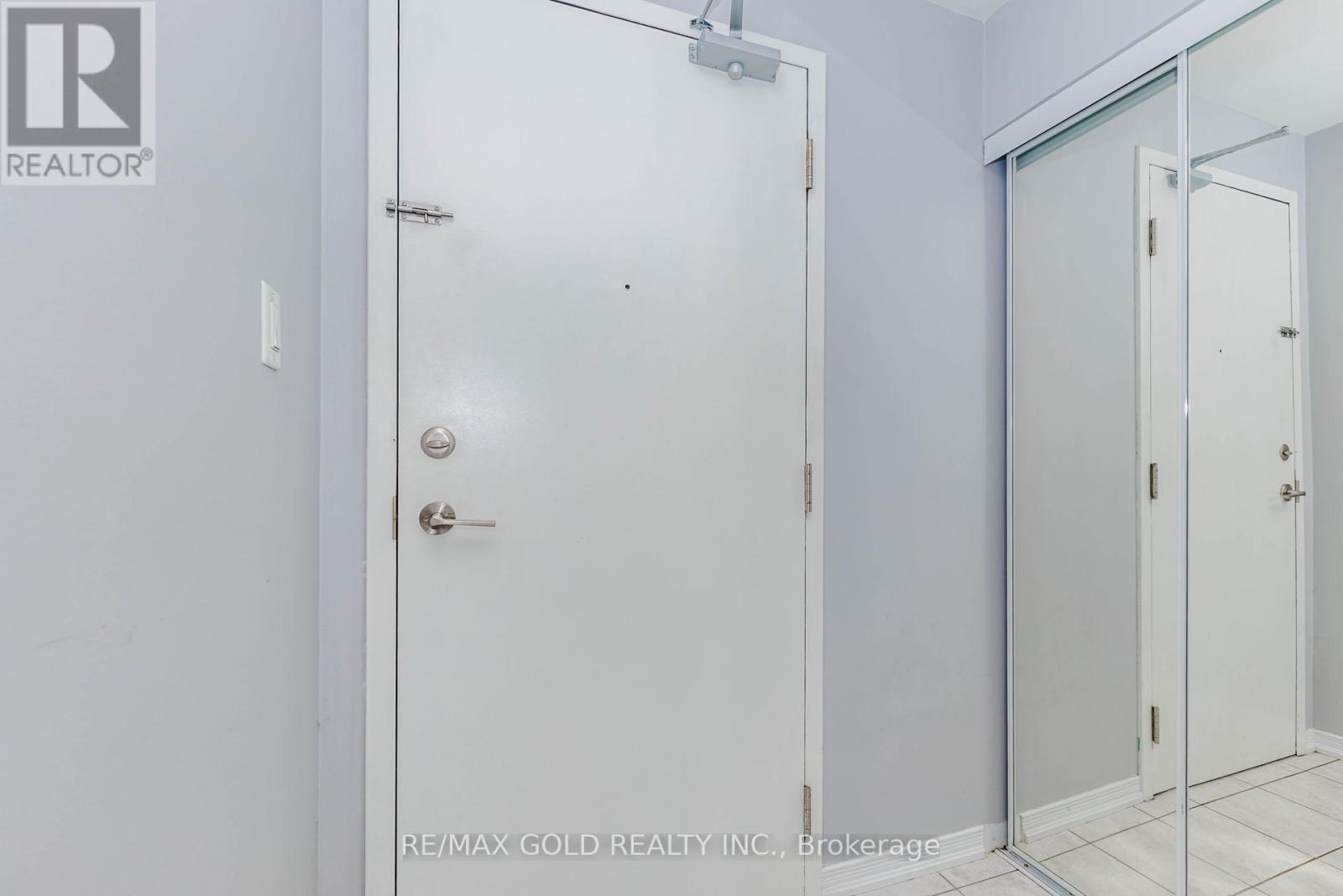 #217 50 SKY HARBOUR DRIVE - 10