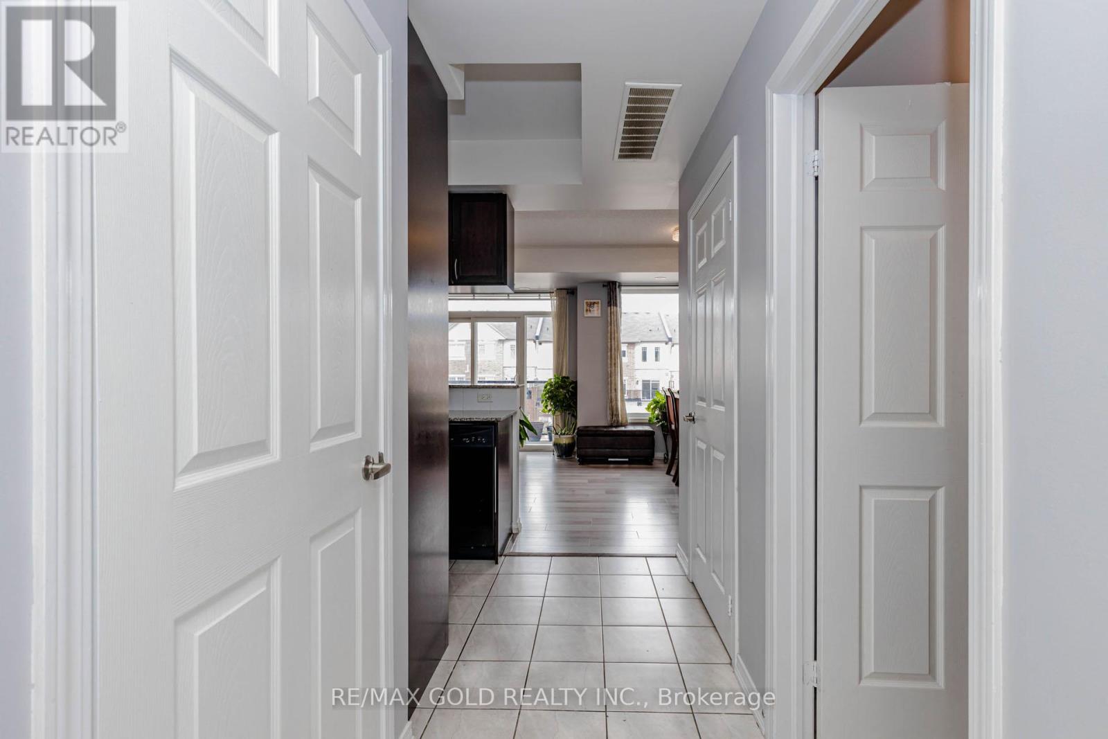 #217 50 SKY HARBOUR DRIVE - 12