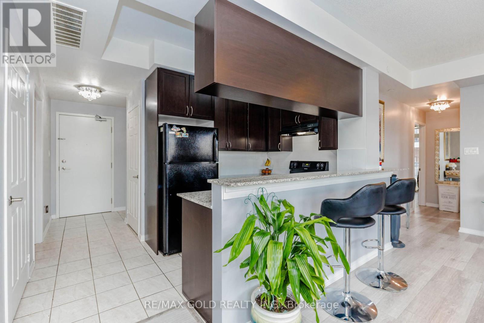 #217 50 SKY HARBOUR DRIVE - 17