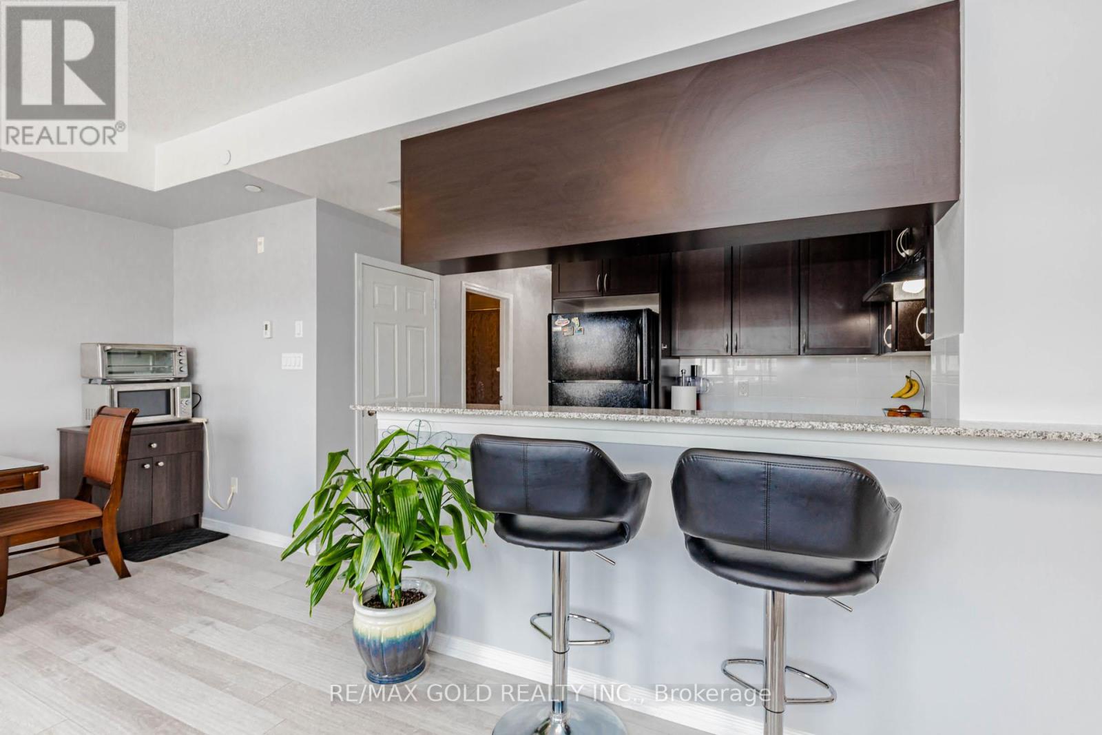#217 50 SKY HARBOUR DRIVE - 18