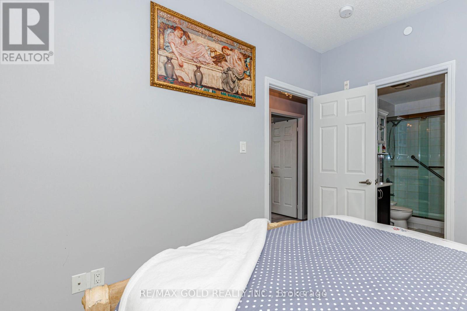 #217 50 SKY HARBOUR DRIVE - 28