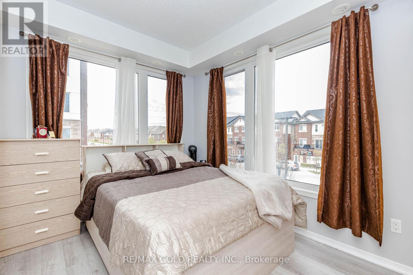 #217 50 SKY HARBOUR DRIVE - 33