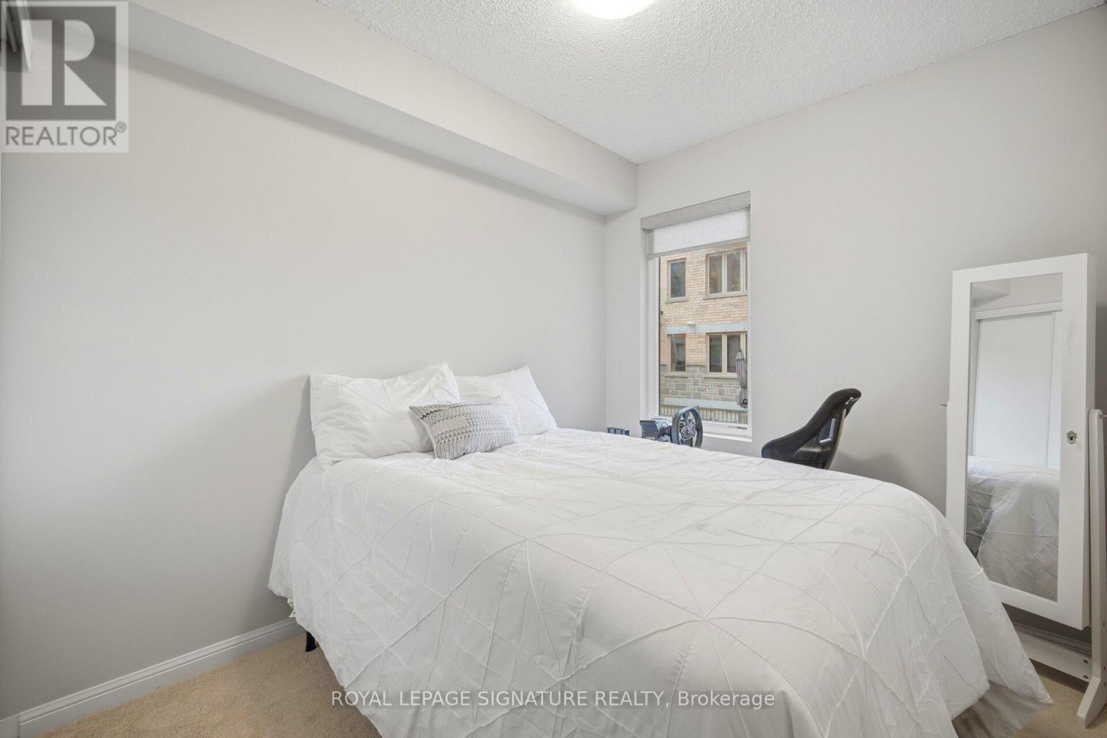 #162 8 FOUNDRY AVENUE - 24