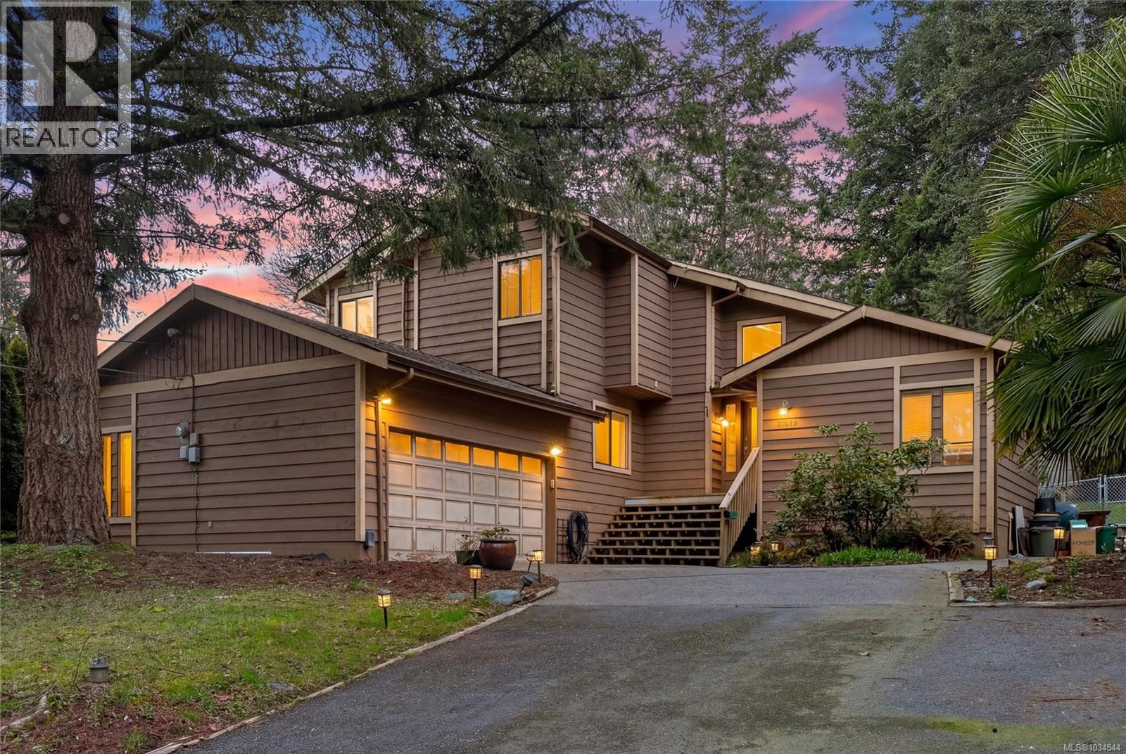  7318 Veyaness Road, Central Saanich