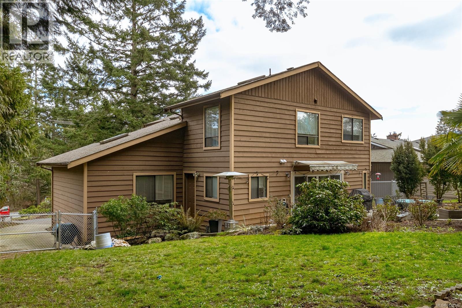  7318 Veyaness Road, Central Saanich