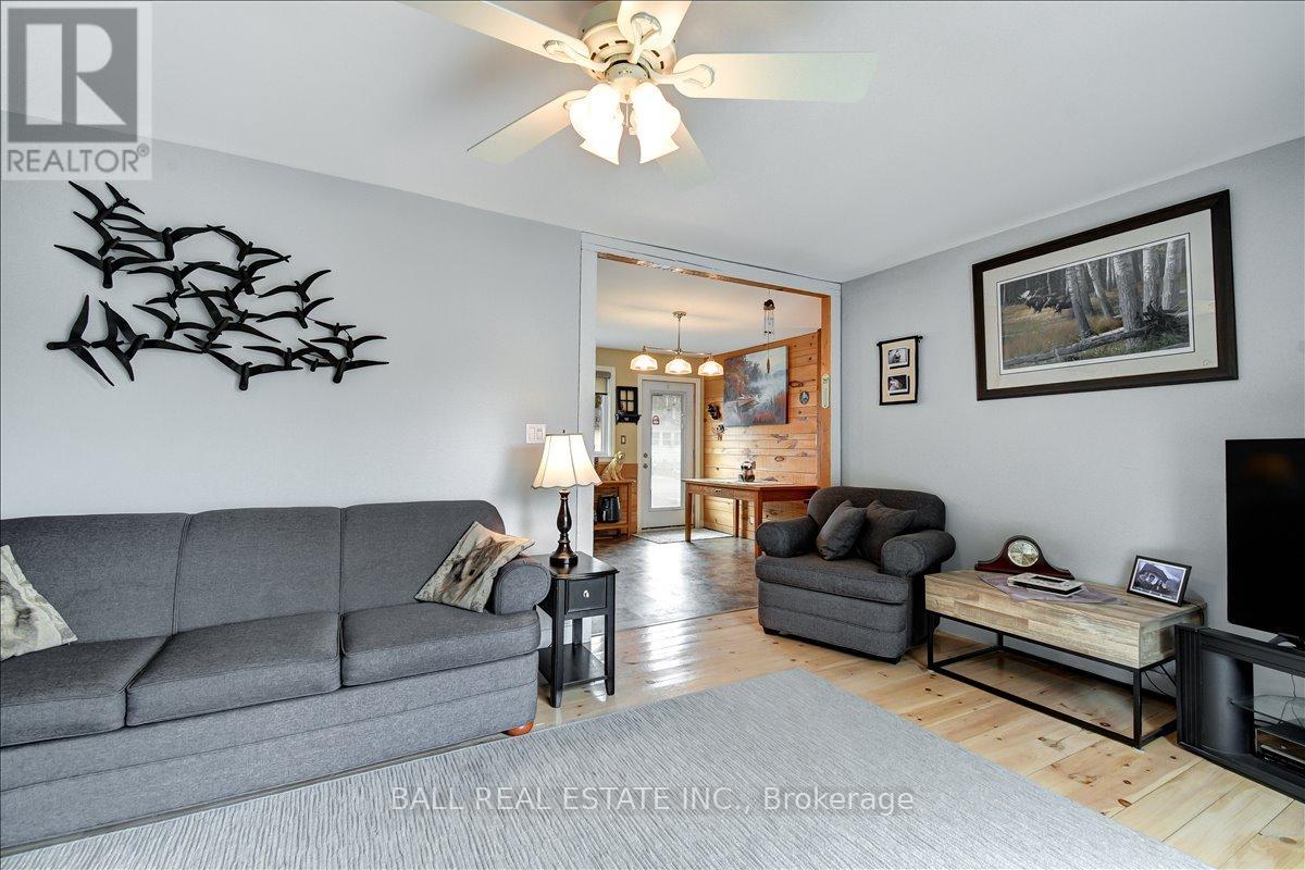 32 HEMLOCK STREET - 12