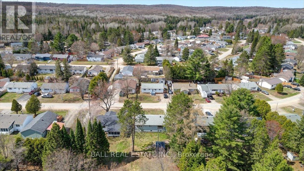 32 HEMLOCK STREET - 30