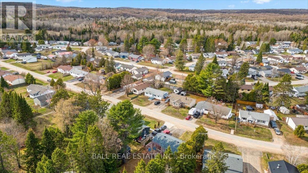 32 HEMLOCK STREET - 31
