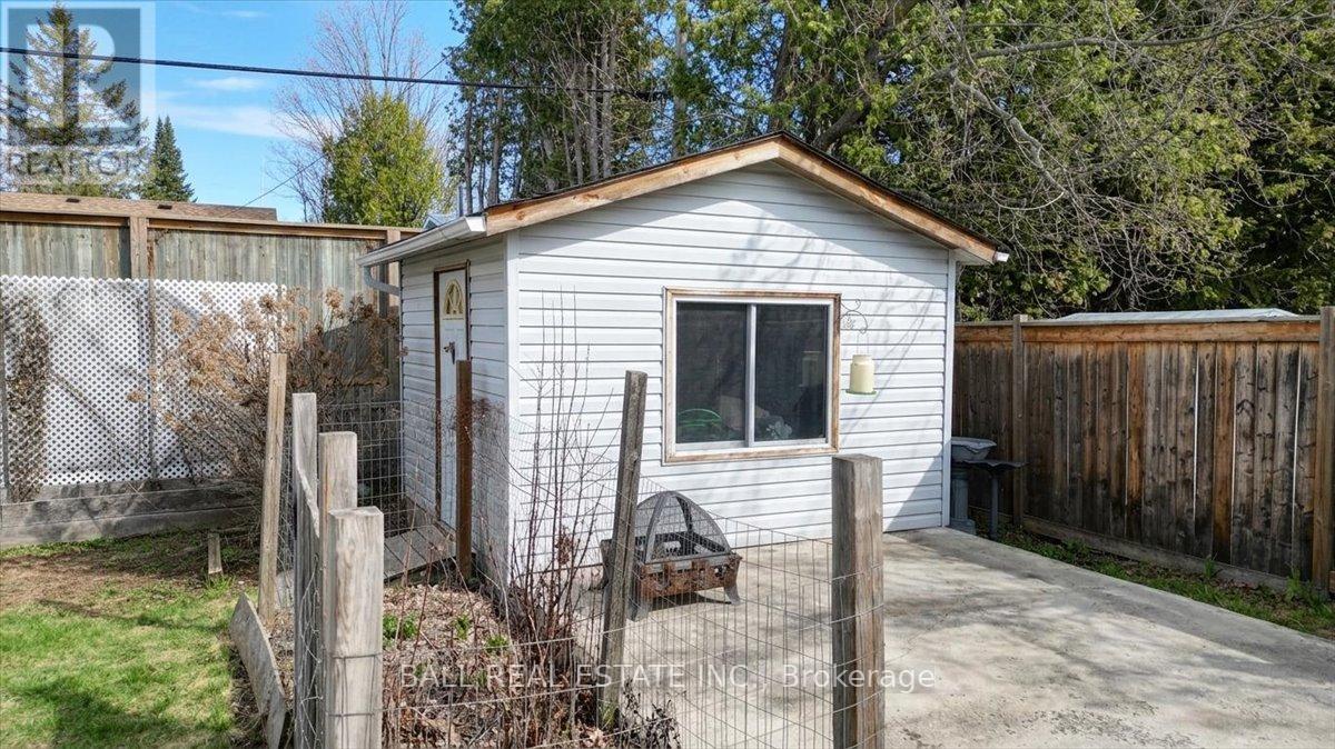 32 HEMLOCK STREET - 40