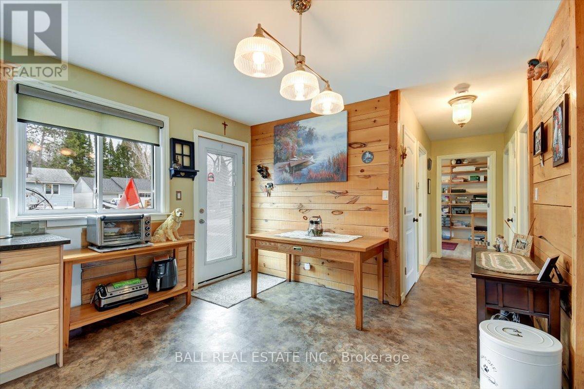 32 HEMLOCK STREET - 8
