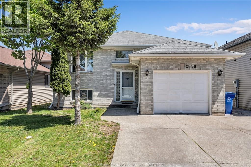 2558 GATWICK, Windsor, Ontario, N8P1Y8 — Photo 2
