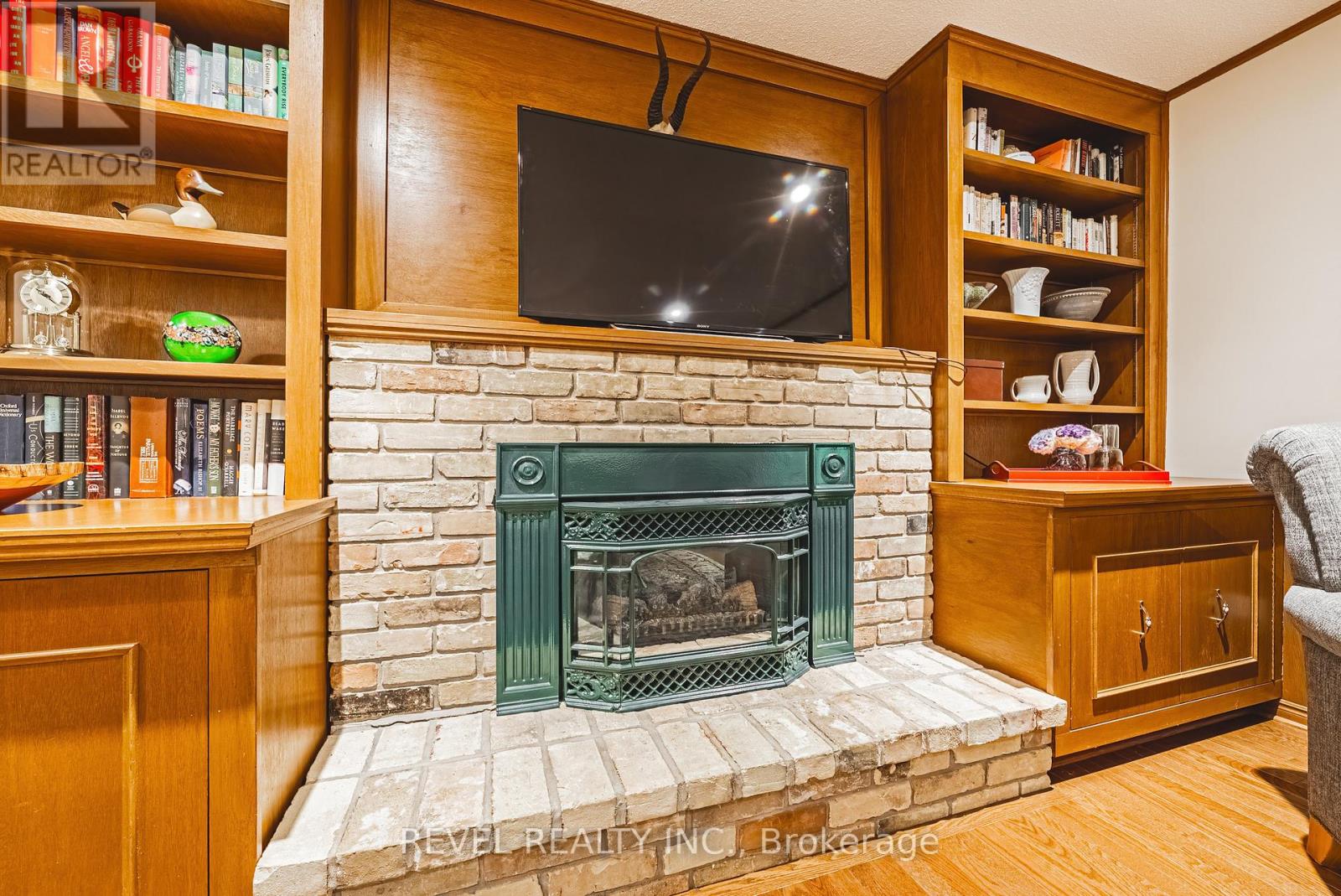 116 CAMPBELL AVENUE E - 23