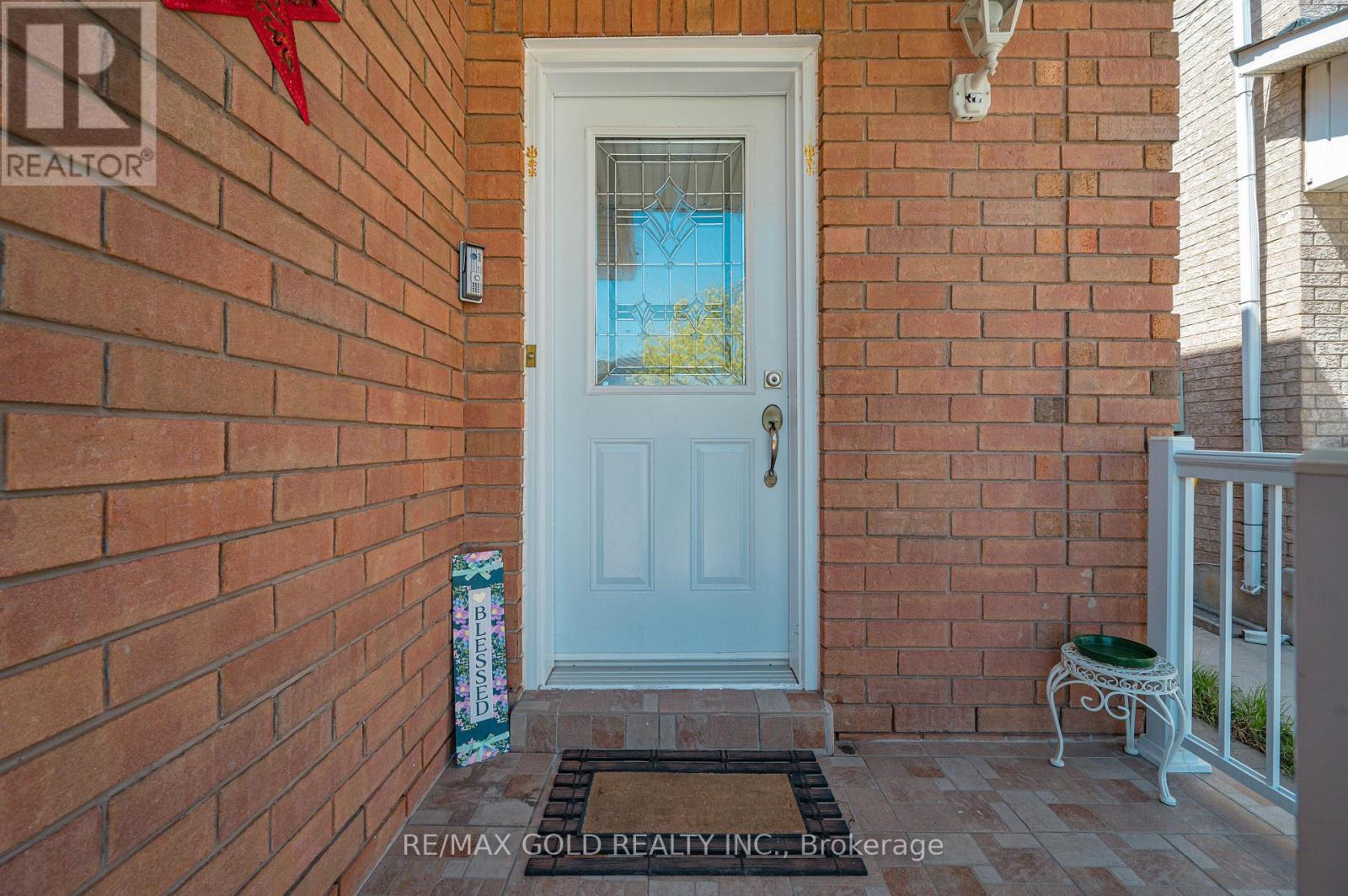94 LAKE LOUISE DRIVE - 6