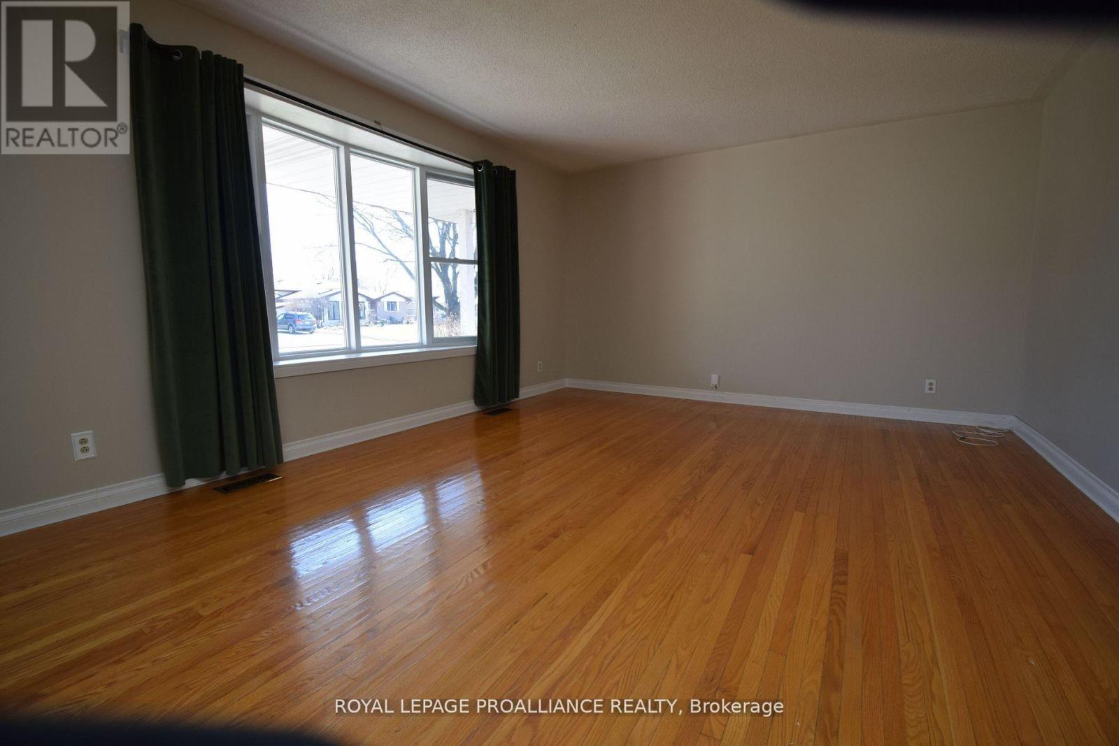 8 WALDEN CIRCLE - 4