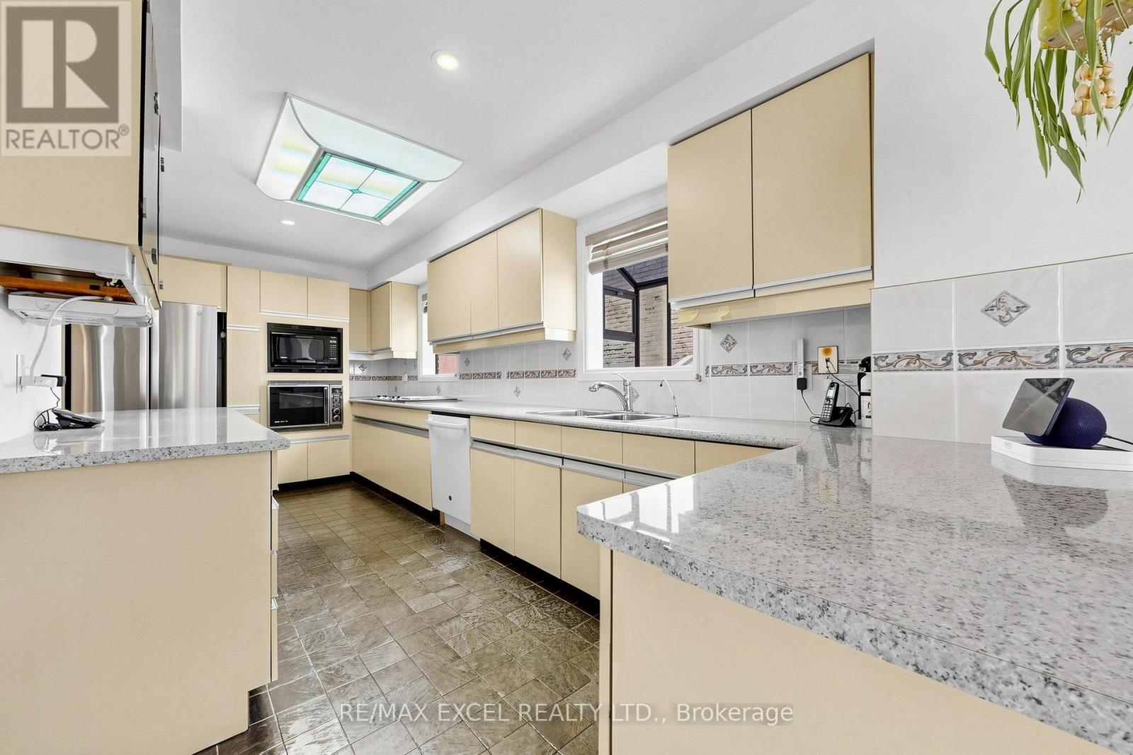 75 BETHANY LEIGH DRIVE - 12