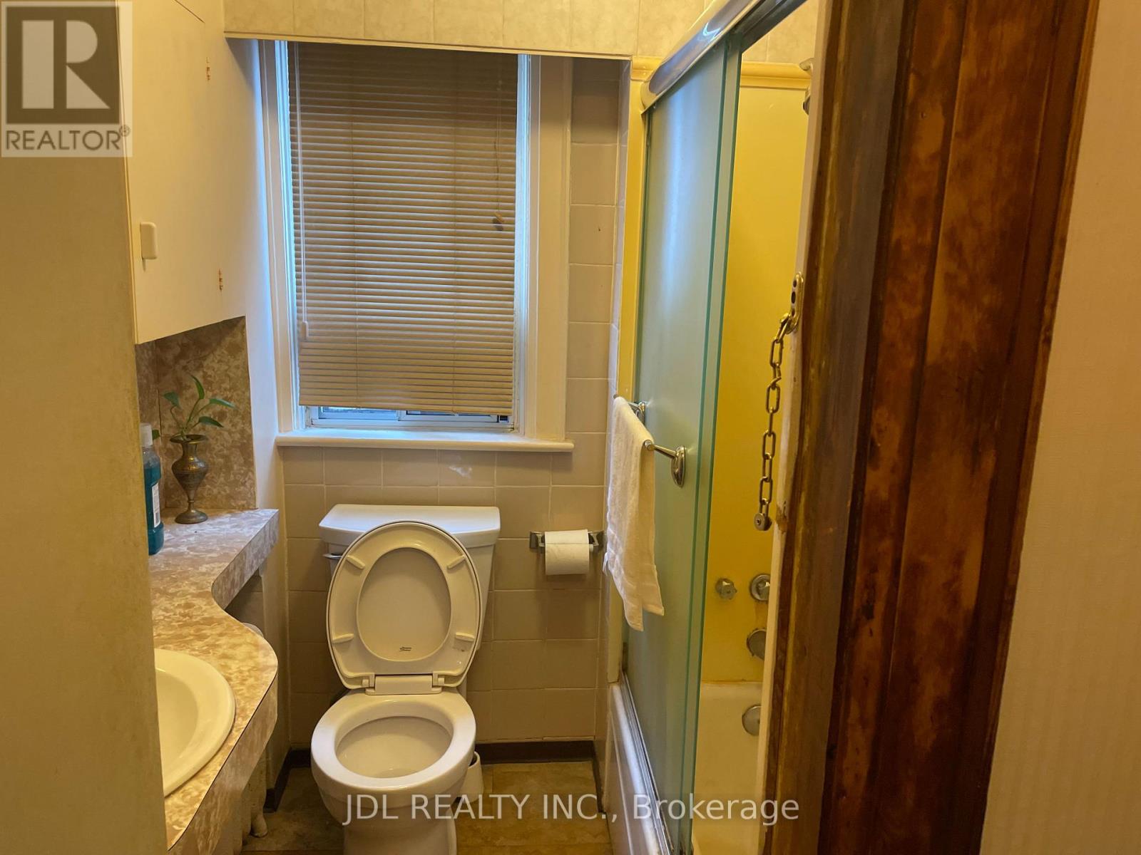 61 GUESTVILLE AVENUE - 9