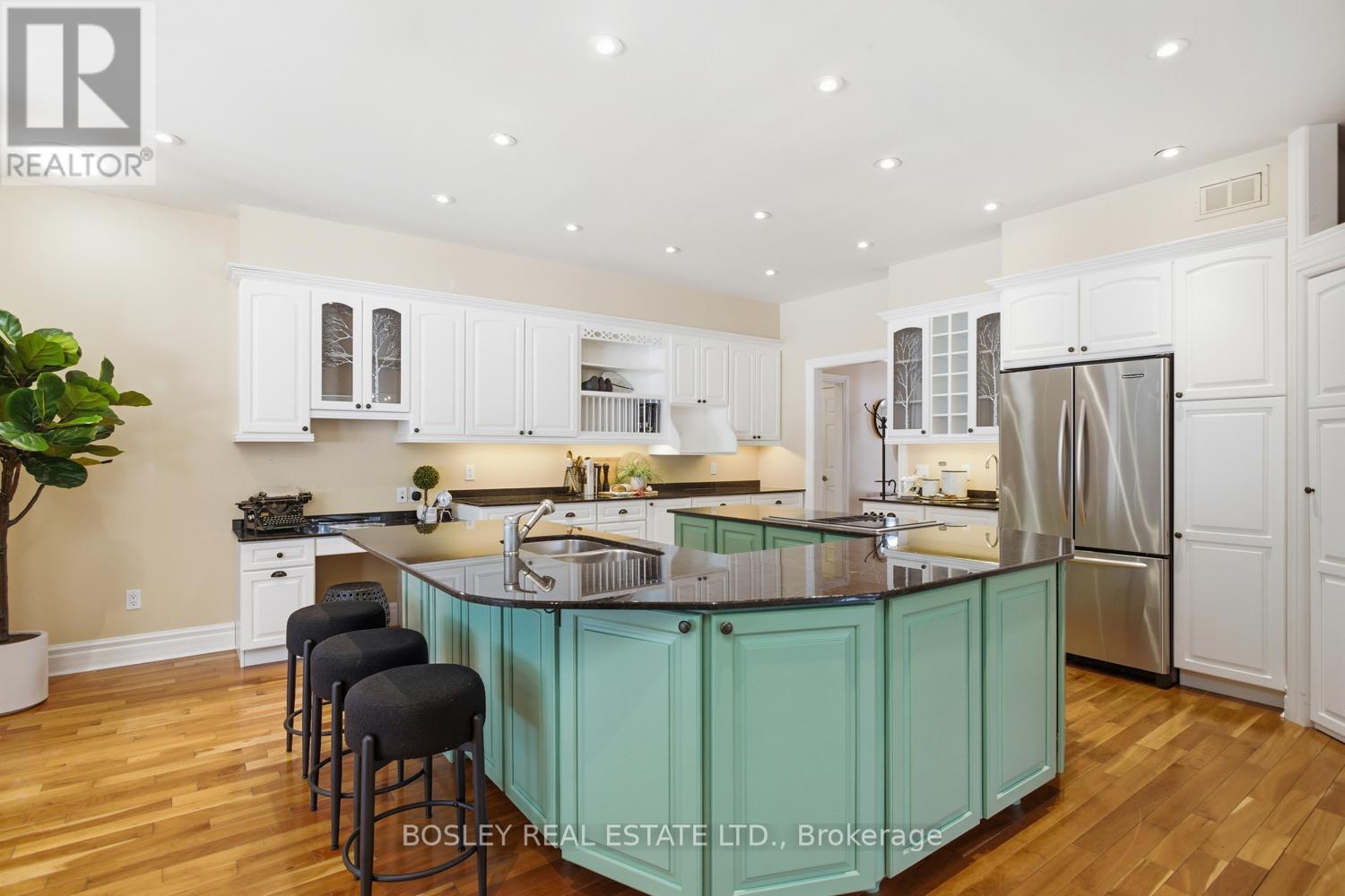 10326 COMMUNITY CENTRE ROAD - 13