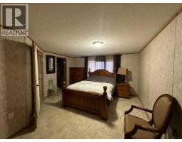 Living room - 452 1st Street Sw, Falher, AB T0H1M0 Photo 8