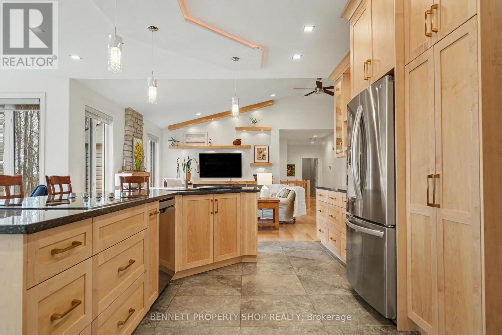 33 D'ARCYS WAY - 10